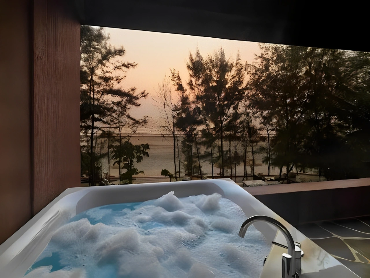 Hotels with Jacuzzi in Goa - Red Thread Hotels