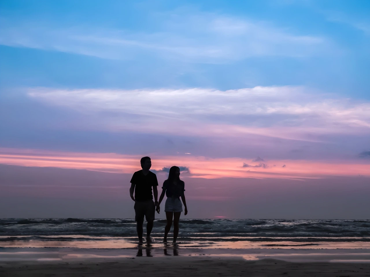 Strolling on Morjim Beach