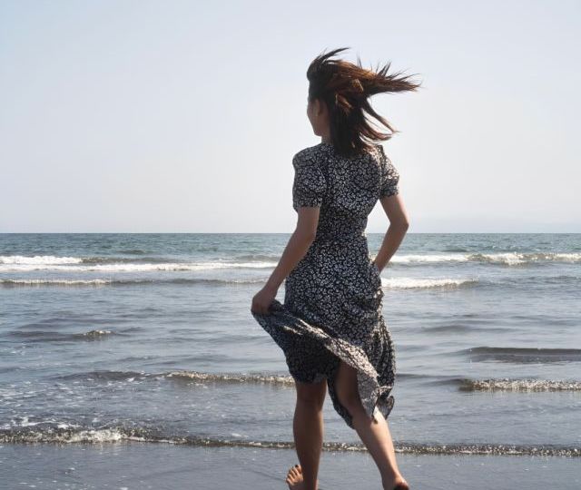 Walking barefoot on Morjim beach