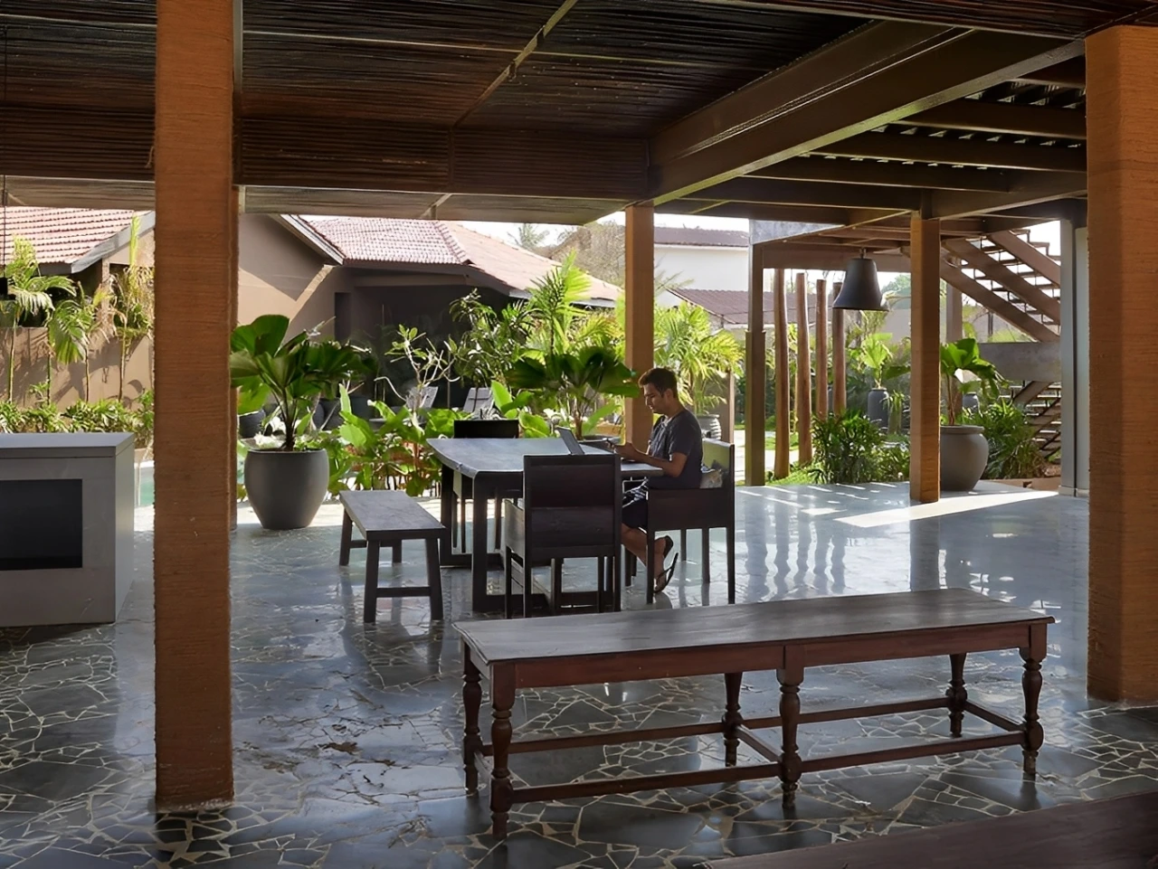 The Role of Dining and Relaxation in a Workation Stay
