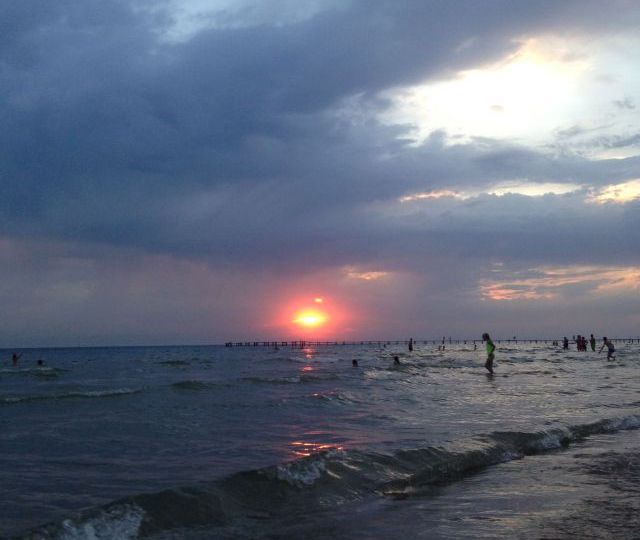 scenic-view-sea-against-cloudy-sky